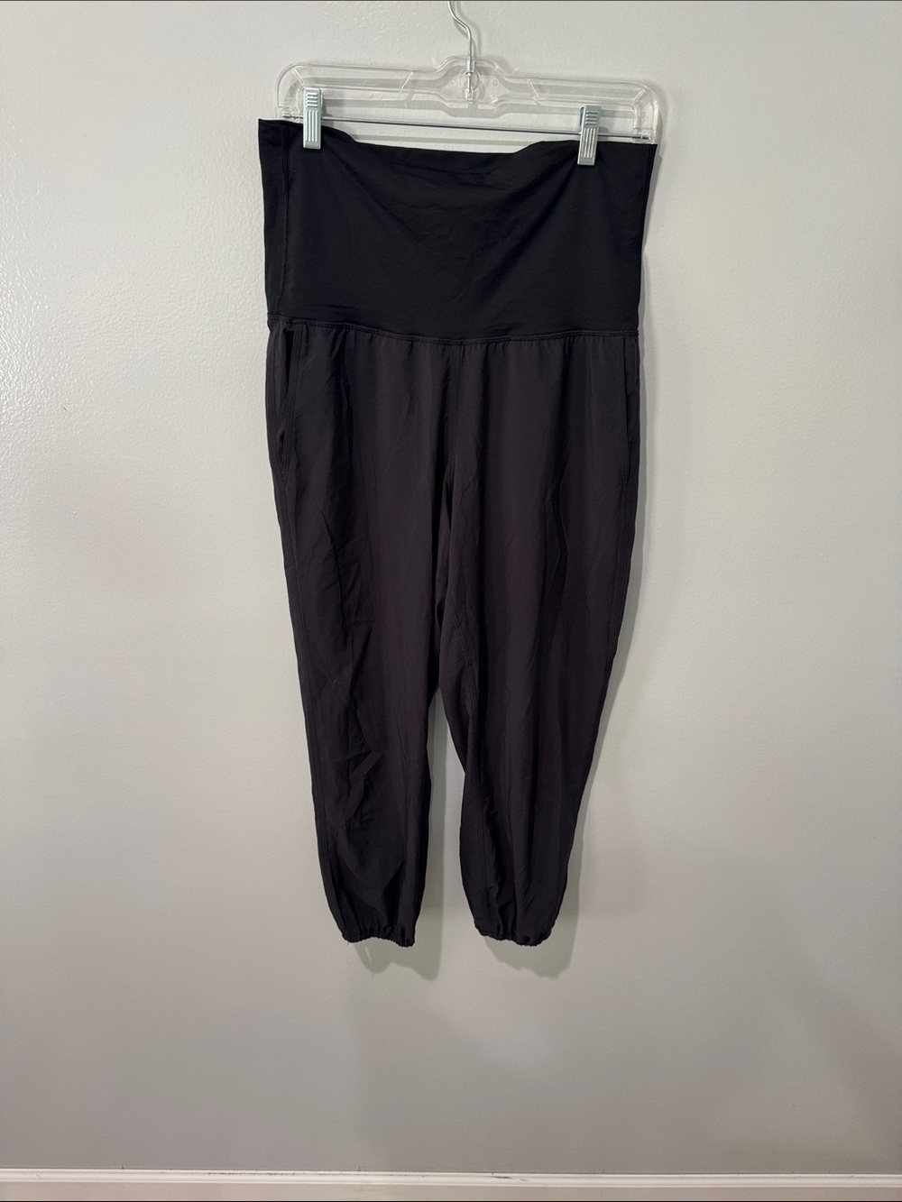 Lululemon Om Pants2 Hero Black Crop Size 8 Workout Yoga Training